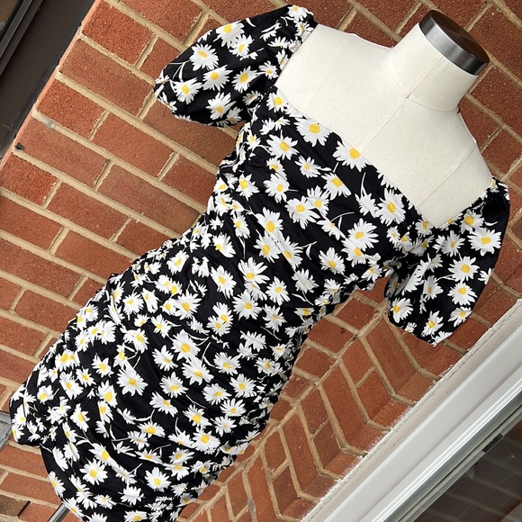 Superdown black off the shoulder daisy ruched mini dress - Picture 5 of 8